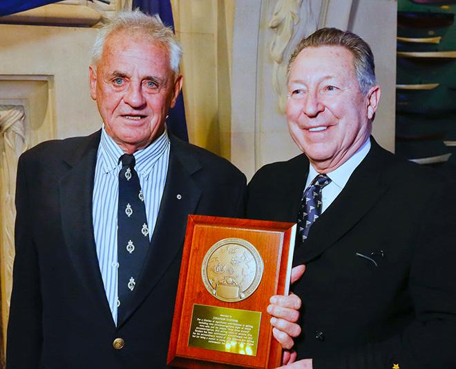 Jon Sanders (L), recipient of the CCA Blue Water Medal “Without Date” with CCA Commodore James Binch © CCA / Dan Nerney